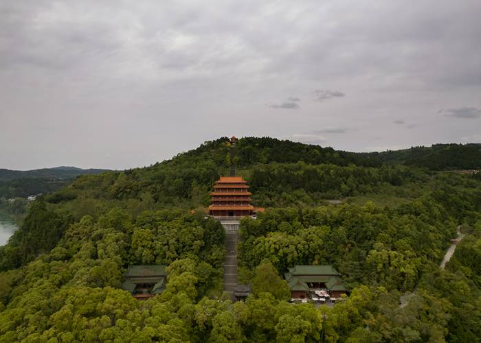 珙县到成都租大巴全攻略，价格、套路与避*指南，看这篇就够了！-第1张图片-成都租车公司